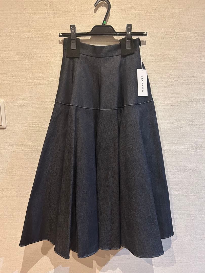新品未使用bluelea ボリュームフレアスカート　denim36