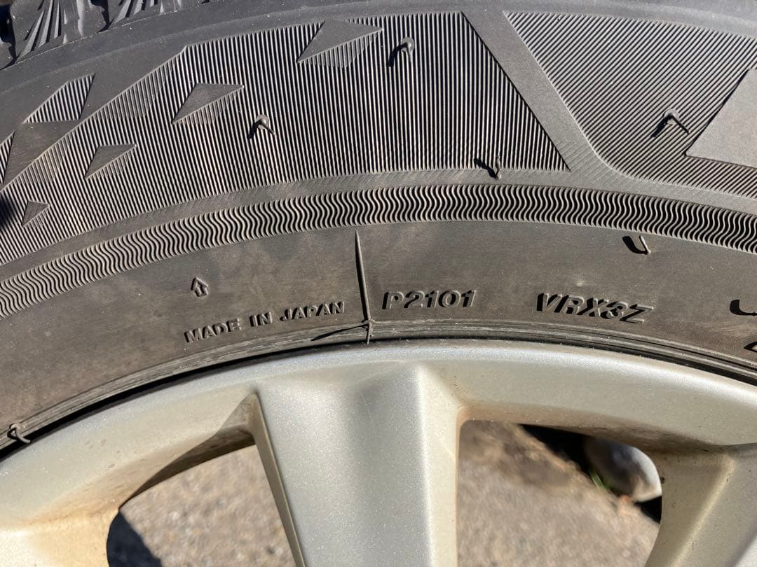 ブリザック vrx3 215/60r/17 、タイヤホイール4本セット