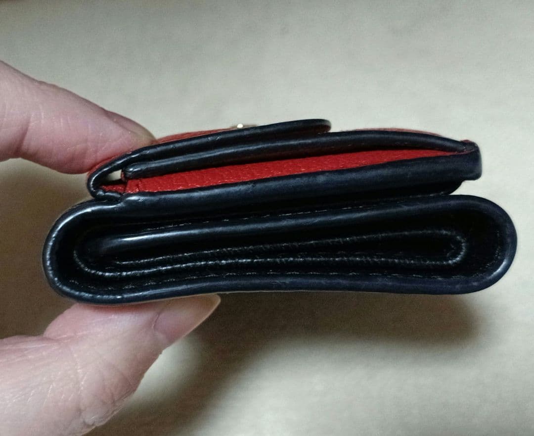 ミュウミュウ レザー 赤 三つ折り財布 コンパクト ゴールドロゴ