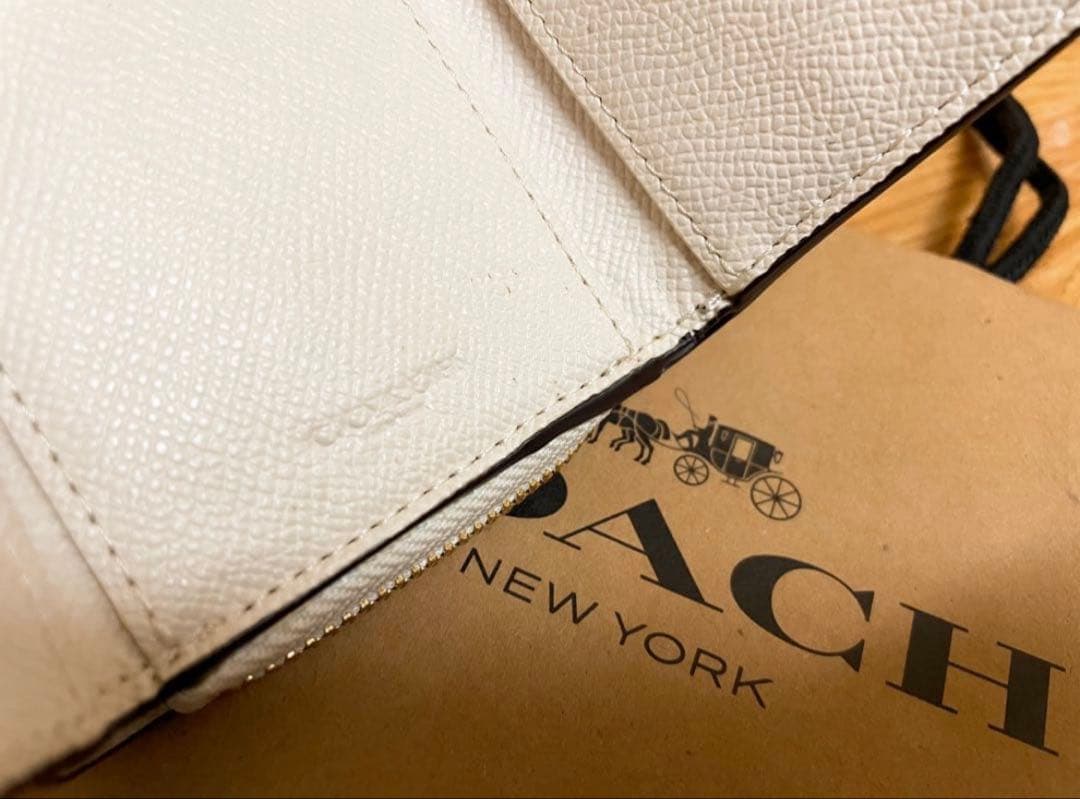 専用 COACH 三つ折り財布 ホワイト コンパクト ウォレット