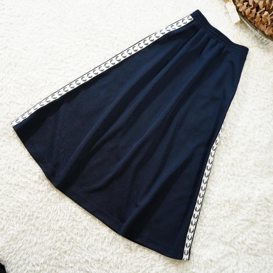 【極美品】FRED PERRY　フレッドペリー　月桂樹ロゴジャージ素材スカート