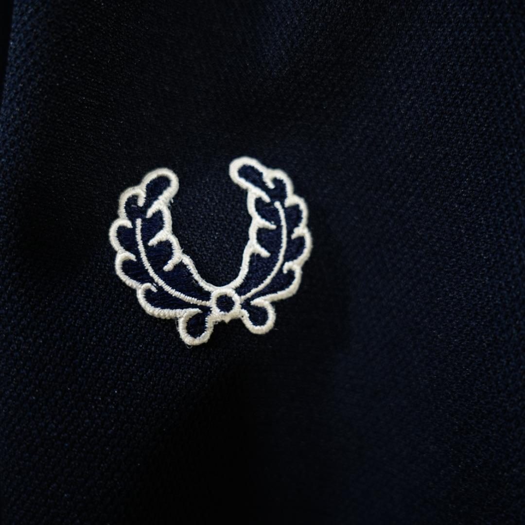 【極美品】FRED PERRY　フレッドペリー　月桂樹ロゴジャージ素材スカート