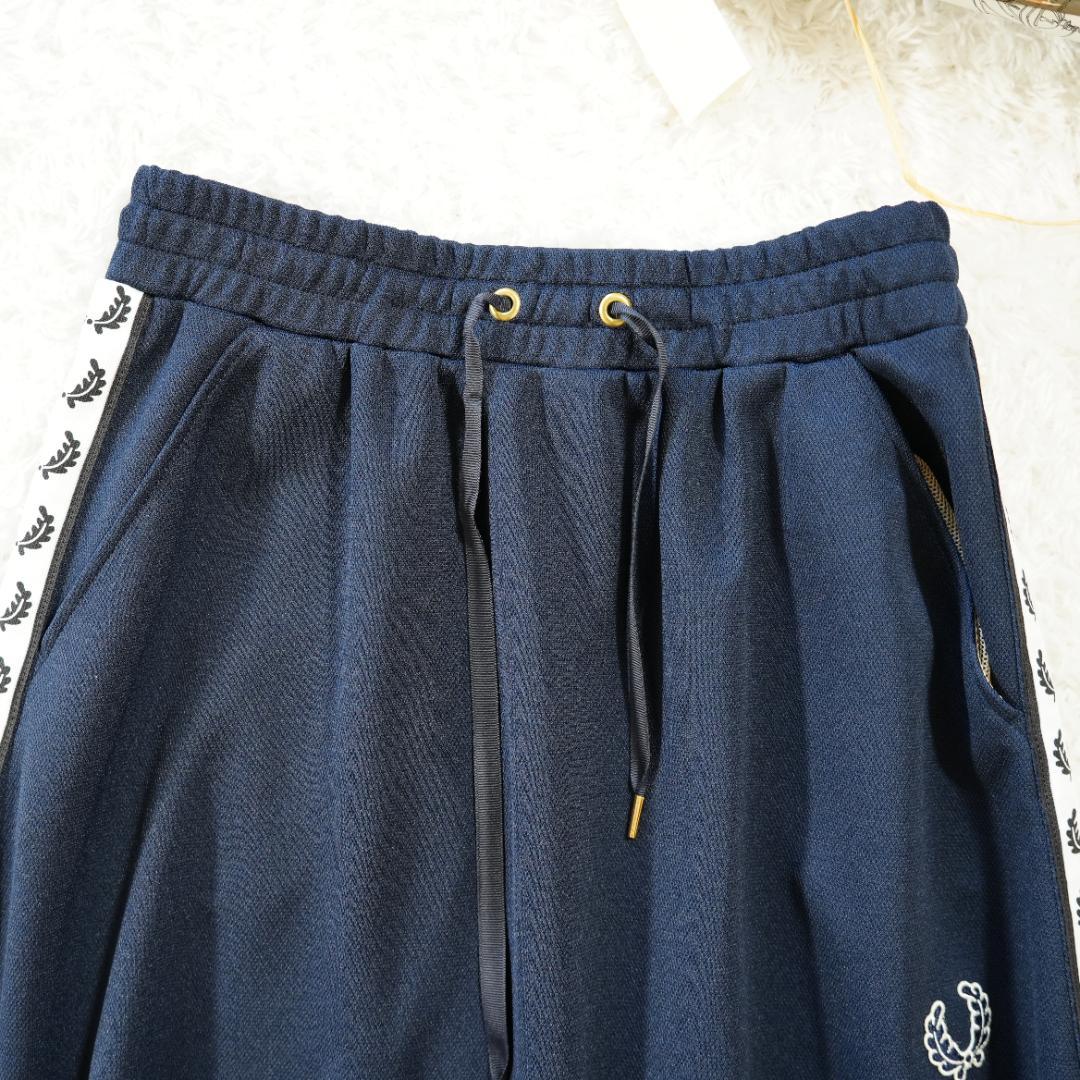 【極美品】FRED PERRY　フレッドペリー　月桂樹ロゴジャージ素材スカート