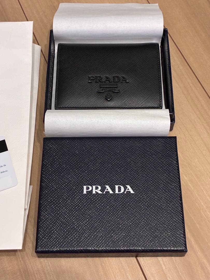 PRADA プラダ モノクローム 財布 【極上品】