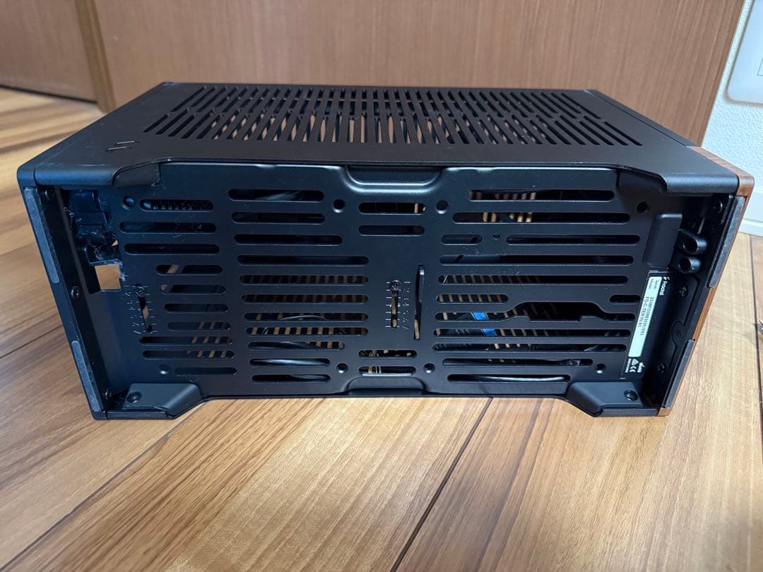Fractal Design Terra　PCケース