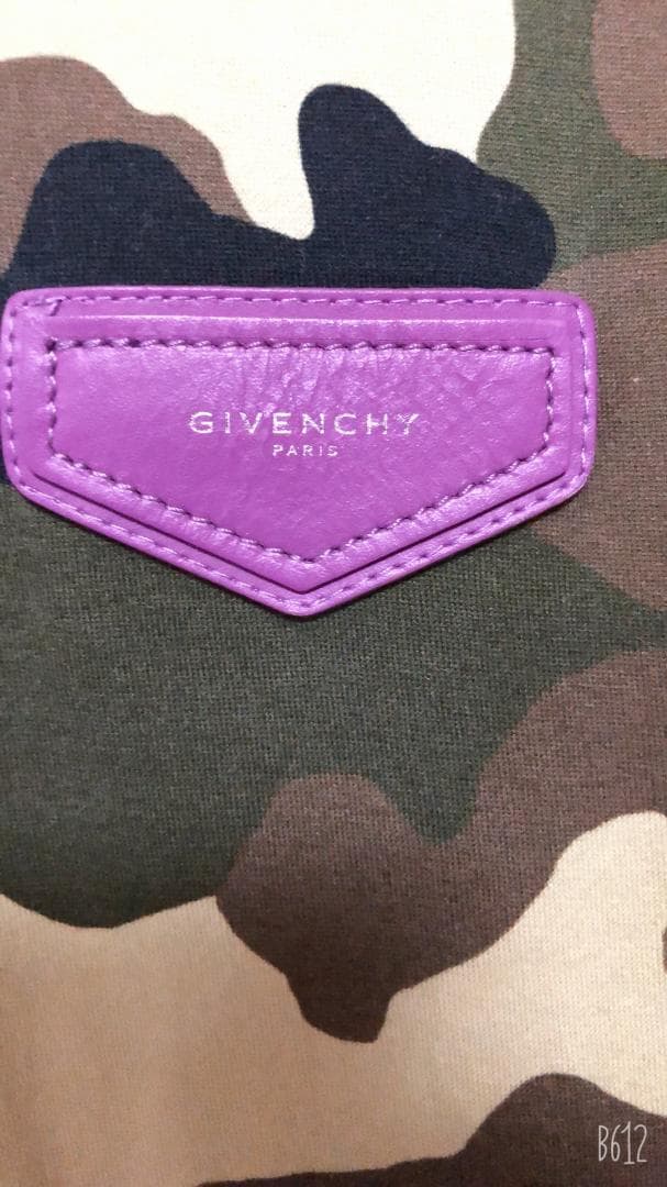 レア❗️お値下げ！GIVENCHY（ジバンシー）迷彩柄Tシャツ XS 実寸M相当
