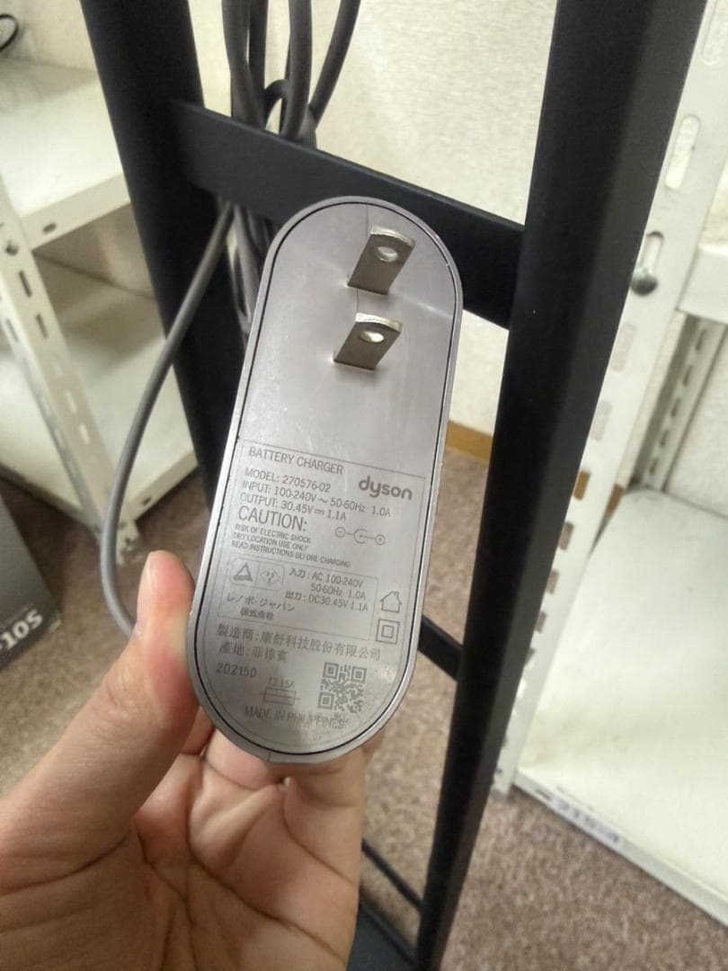 Dyson V10 Fluffy SV12 コードレス掃除機 スタンド付き