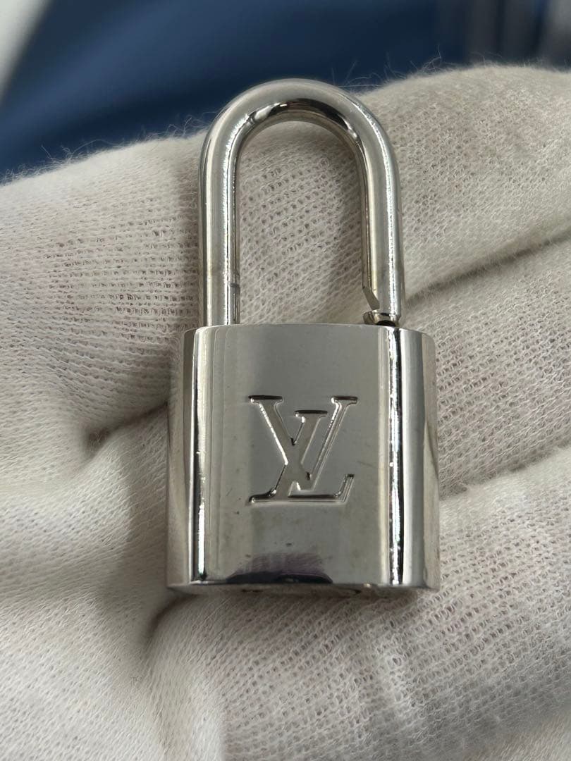 LOUIS VUITTON ルイ・ヴィトンカデナ　パドロック　シルバー　美品