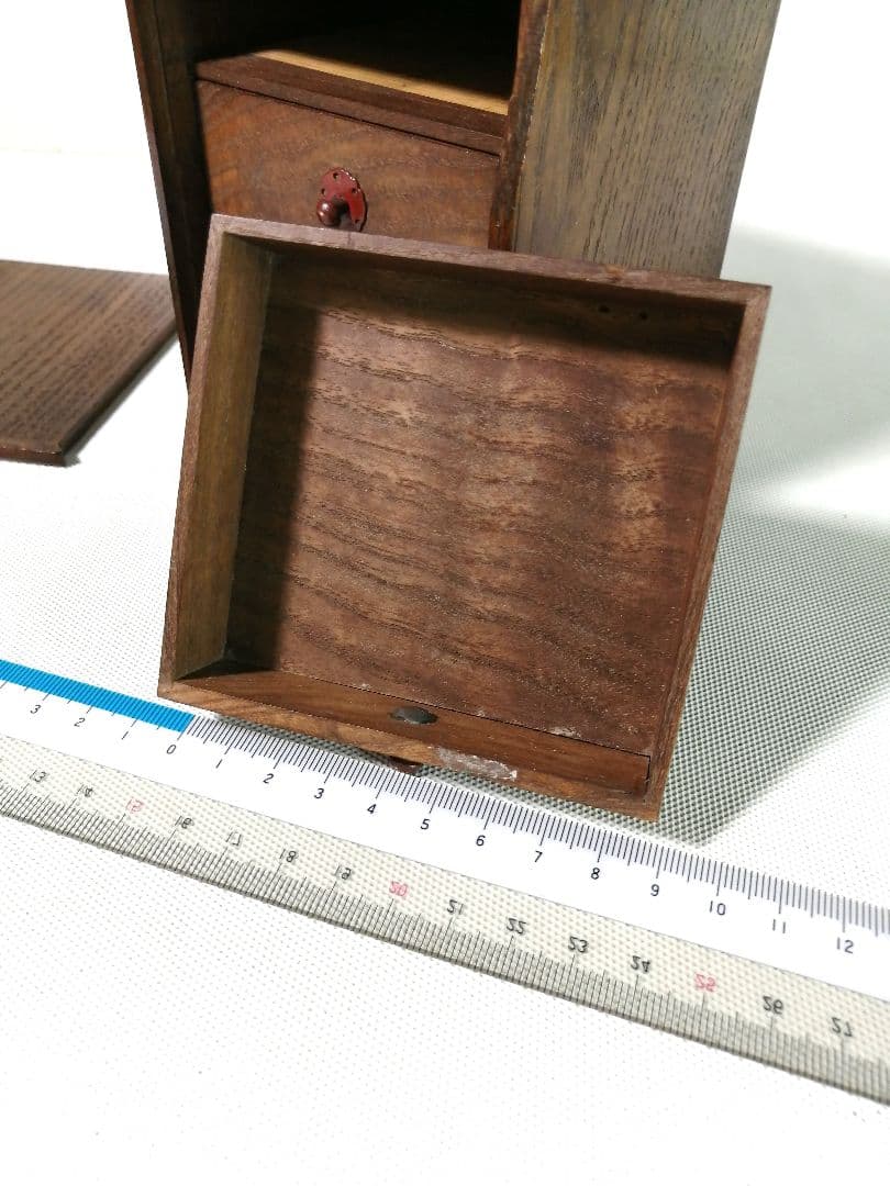 レトロな和ダンス調の小物入れ　ミニチュア家具　家具の模型　中古・送料込み価格