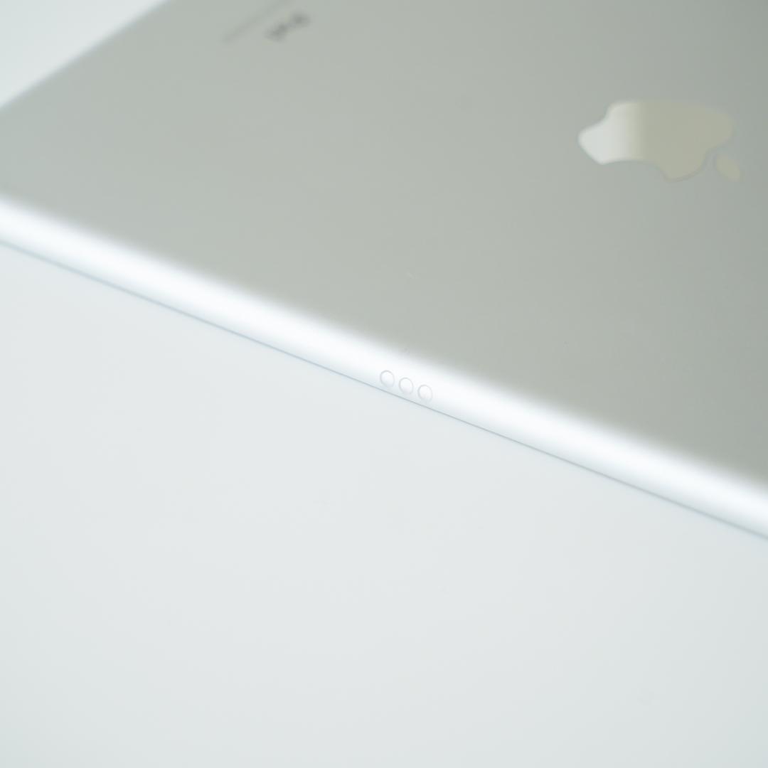 Apple iPad 第8世代 32GB Wi-Fi+Cellular 訳あり