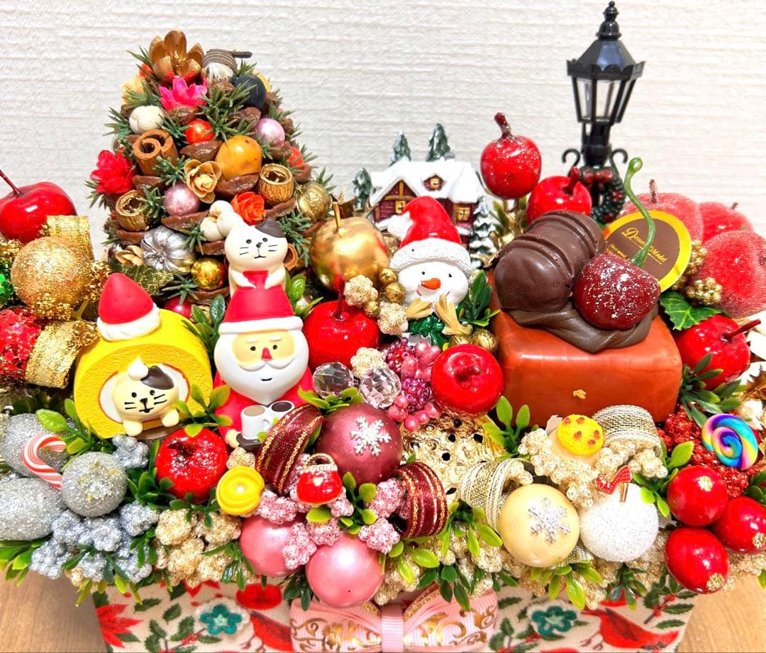 ☆豪華なクリスマスオブジェ☆2025☆大きな松ぼっくりのツリーとケーキ☆