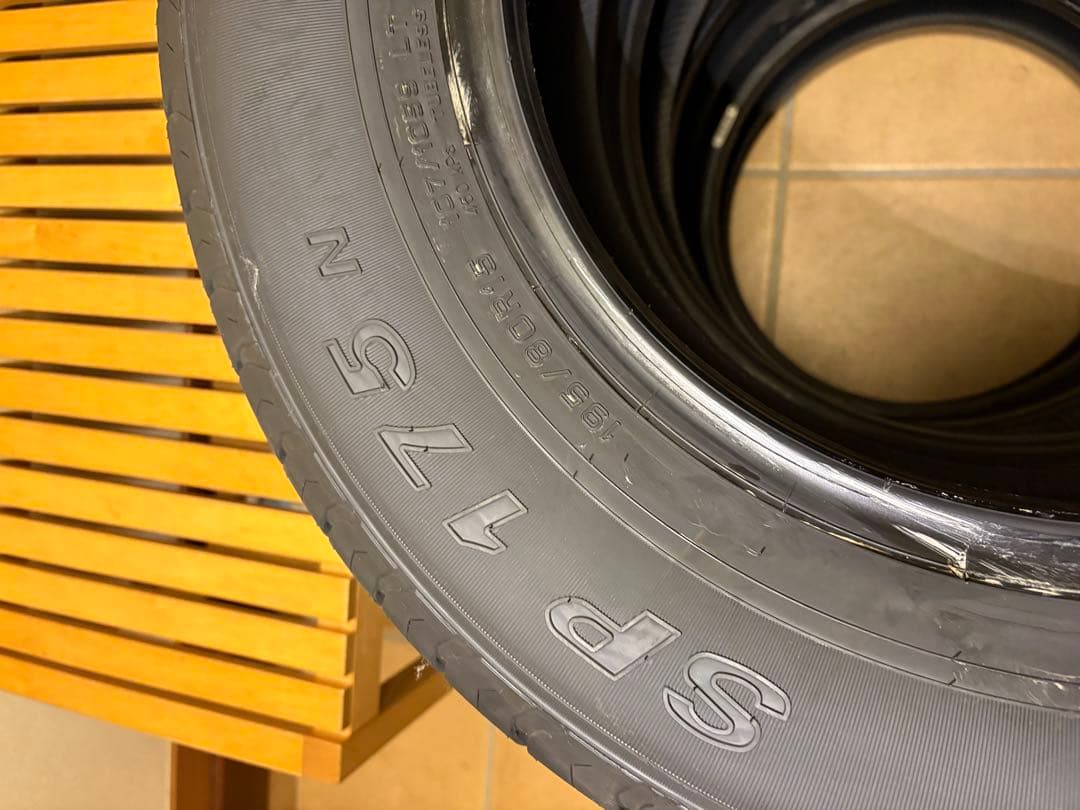 ハイエース新車外し　195/80R15タイヤ 4本セット2025 手渡し可能