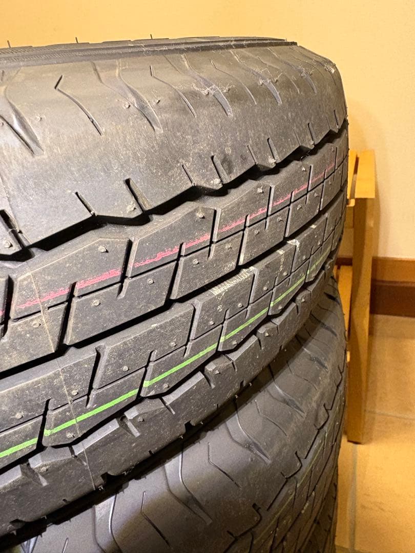 ハイエース新車外し　195/80R15タイヤ 4本セット2025 手渡し可能