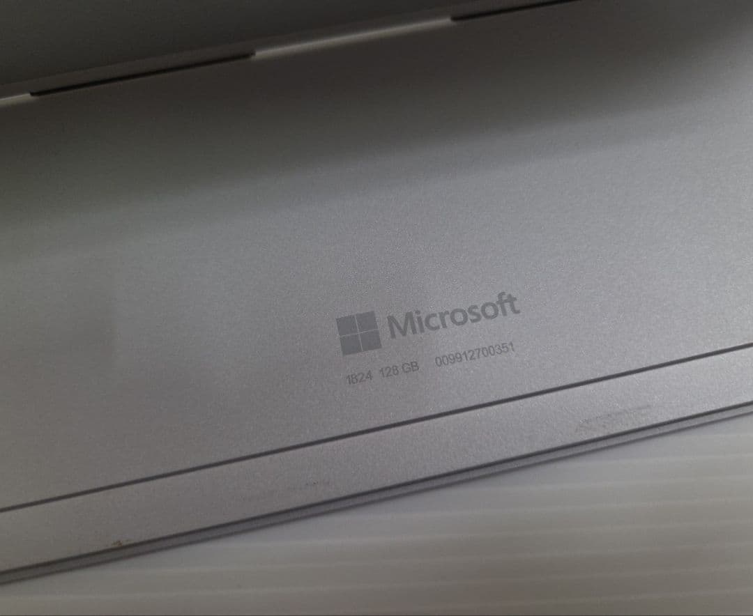 マイクロソフト Surface Go 1824（8GB）128GB