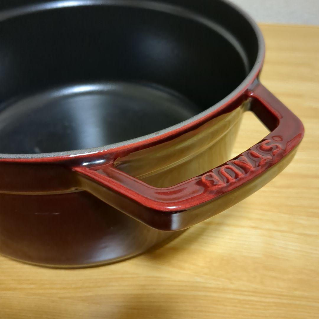 キマコ様　staub ココット 22cm グレナディンレッド箱付き