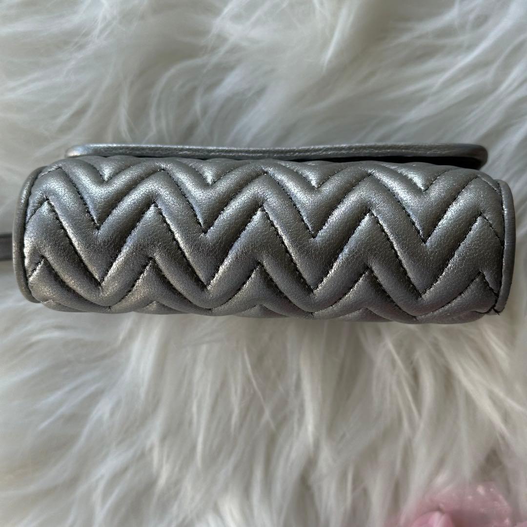 MIUMIU マテラッセ 折り財布 シルバー 銀 レザー