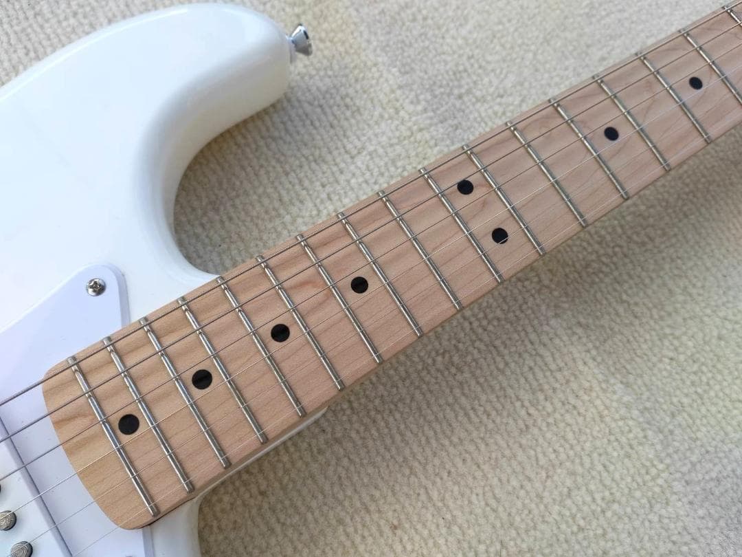 ギター Fender Squier Stratocaster Arctic White