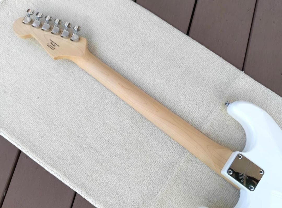 ギター Fender Squier Stratocaster Arctic White