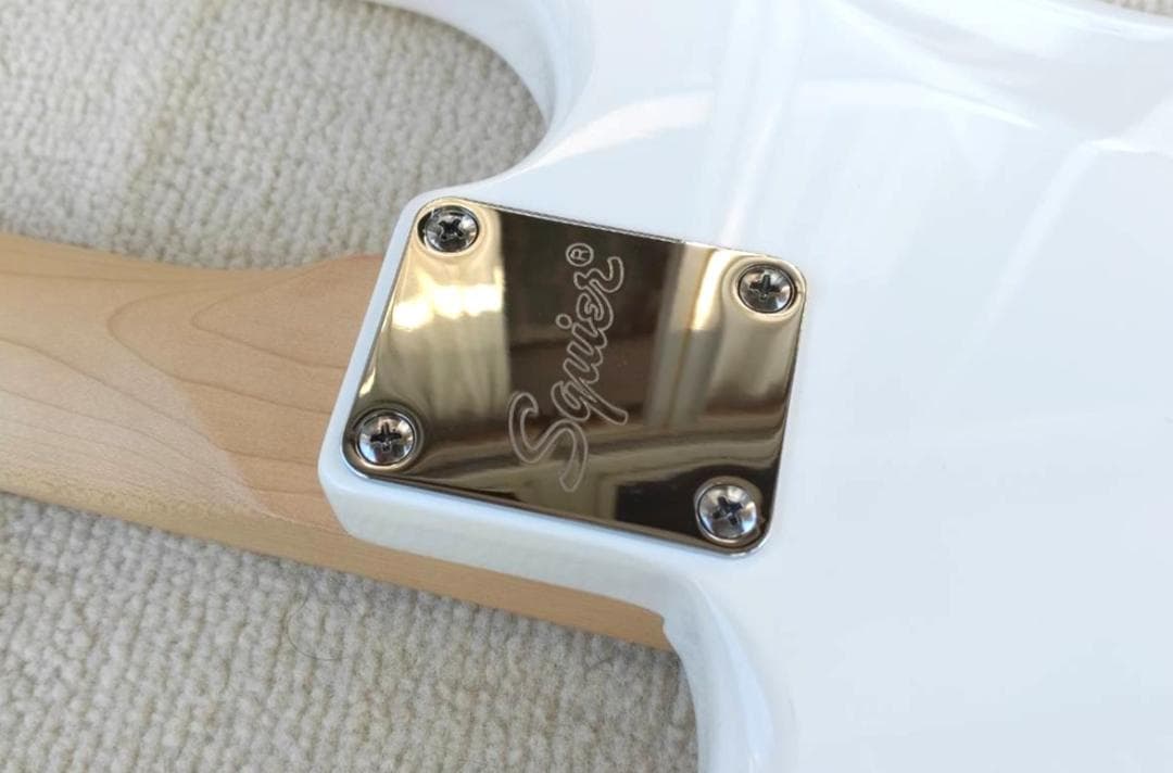 ギター Fender Squier Stratocaster Arctic White