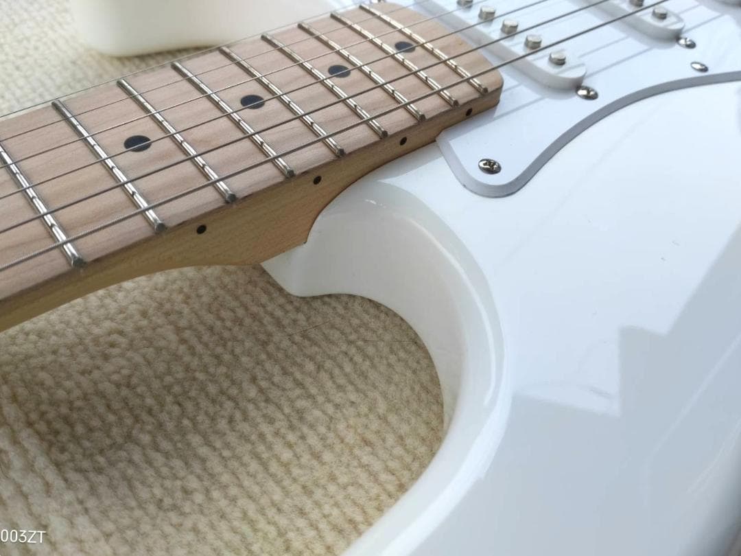 ギター Fender Squier Stratocaster Arctic White
