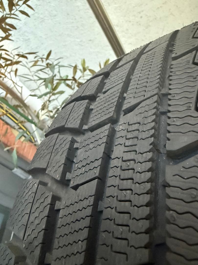 TOYO スタッドレスタイヤ 215/65R16