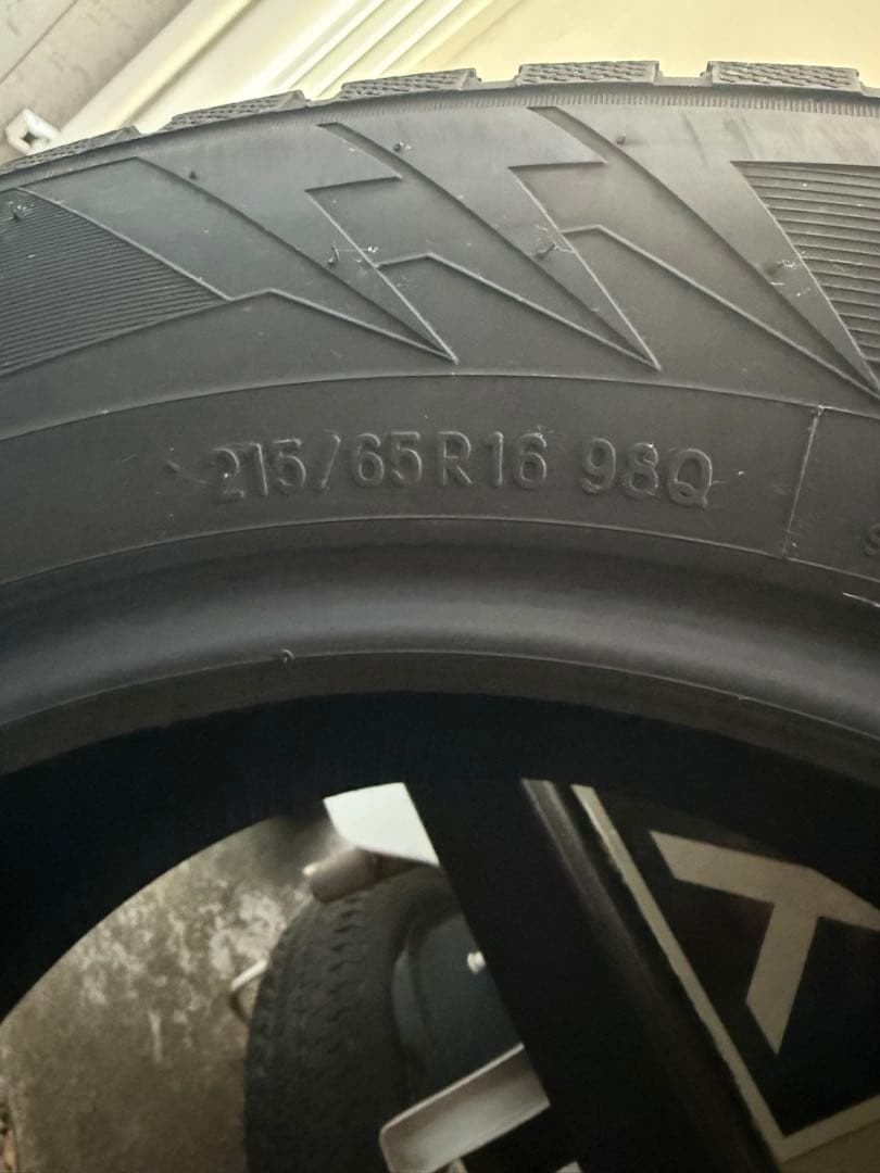 TOYO スタッドレスタイヤ 215/65R16