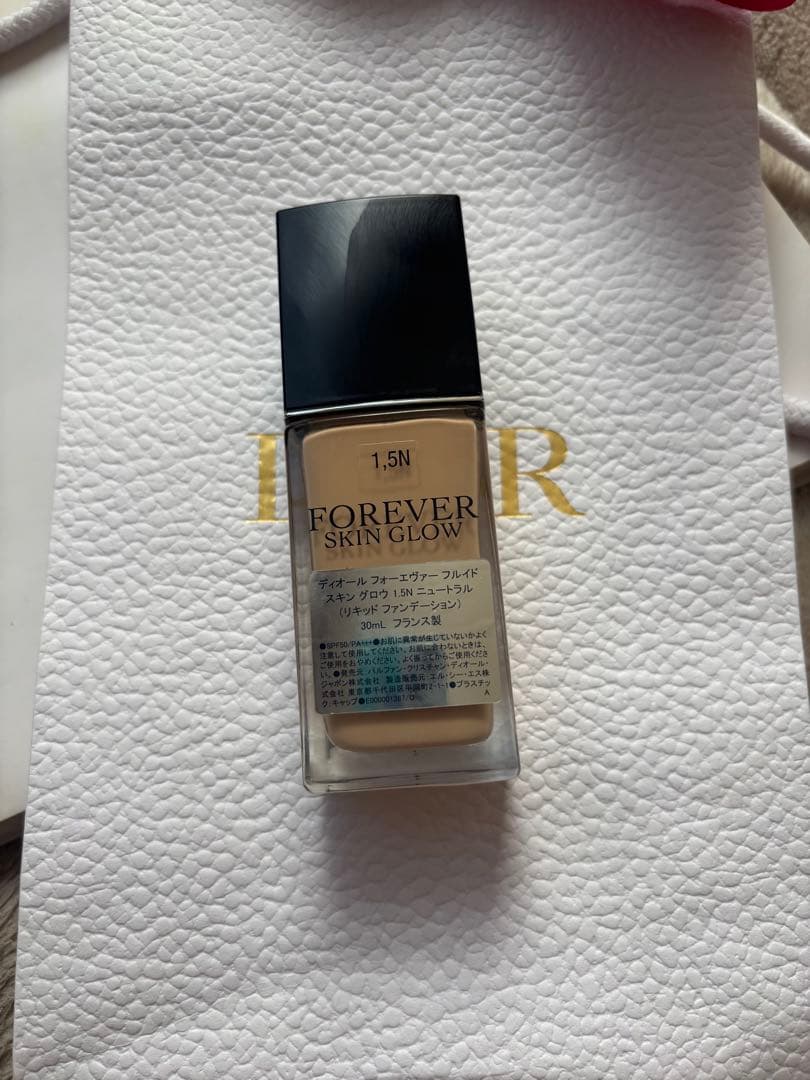 Dior Forever フルイドスキングロウ　1.5N