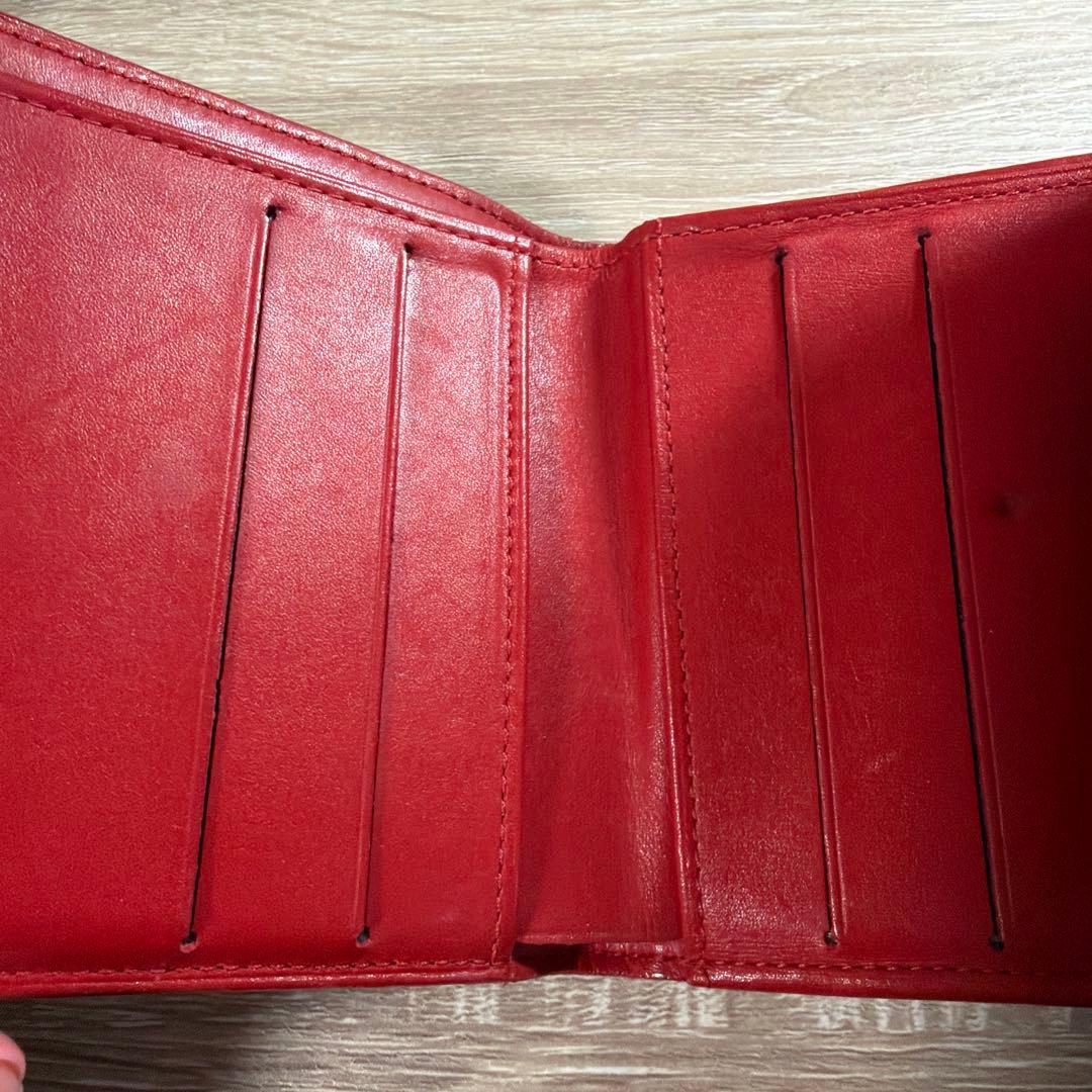 ルイヴィトン　赤いレザー二つ折り財布