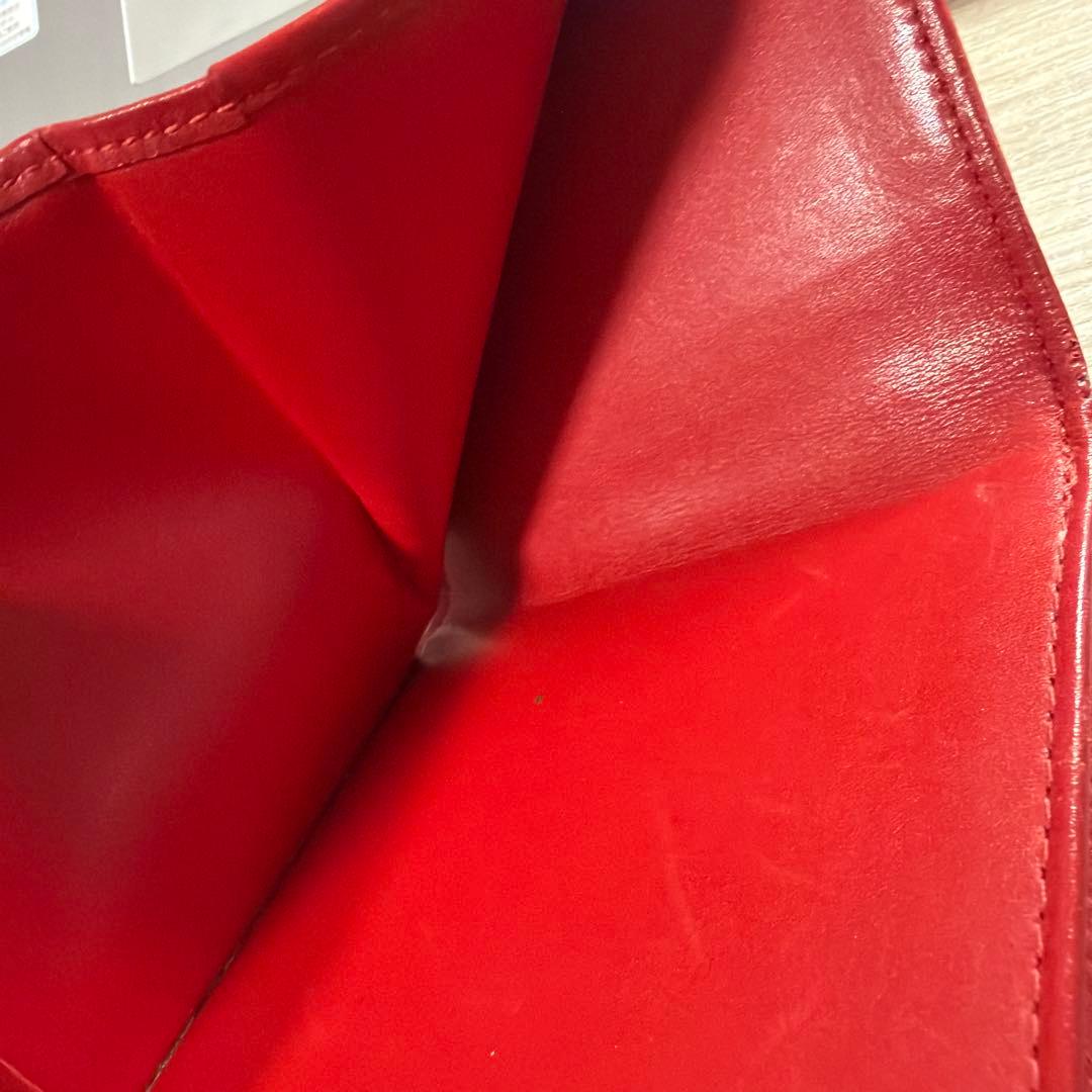 ルイヴィトン　赤いレザー二つ折り財布
