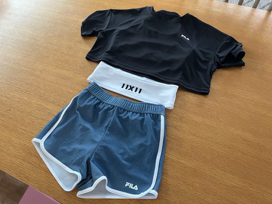 水着 「FILA/フィラ」キッズ短丈セパレート水着3点セット キッズ　新品