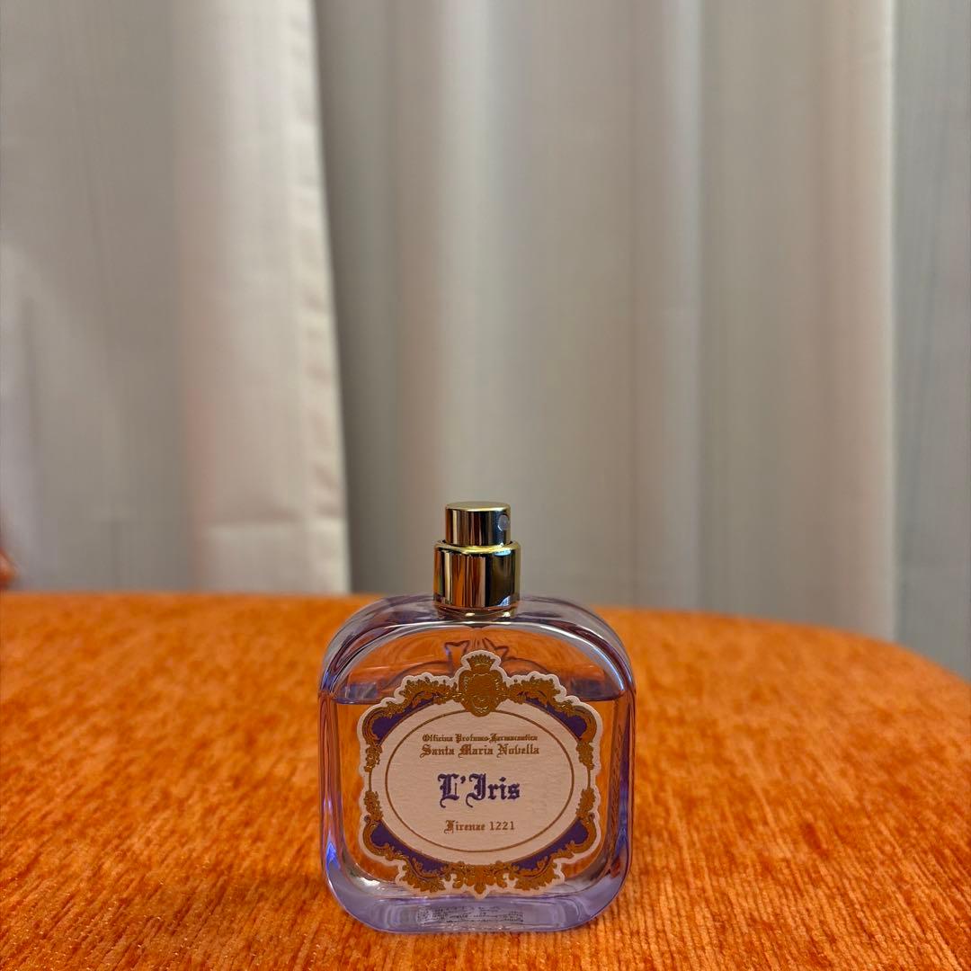 iris 香水 四角形ボトル ゴールドキャップ