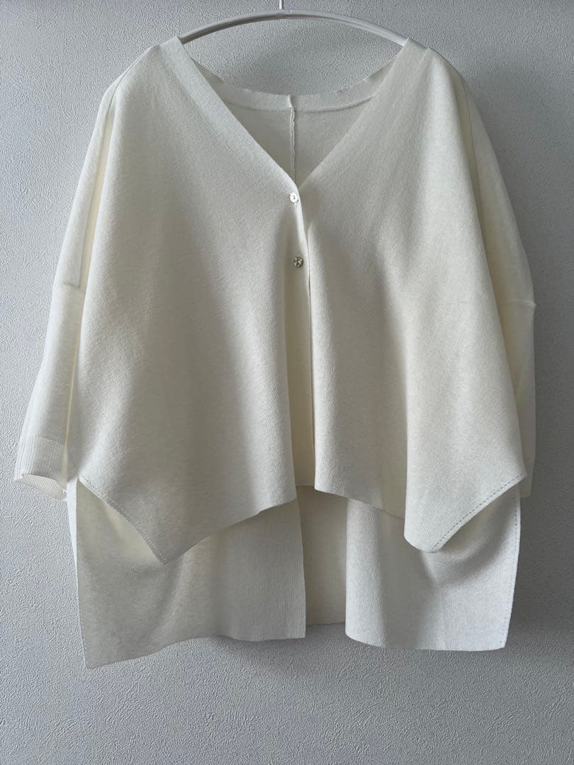 新品　BEARDSLEY サラッとカーディガン　ホワイト