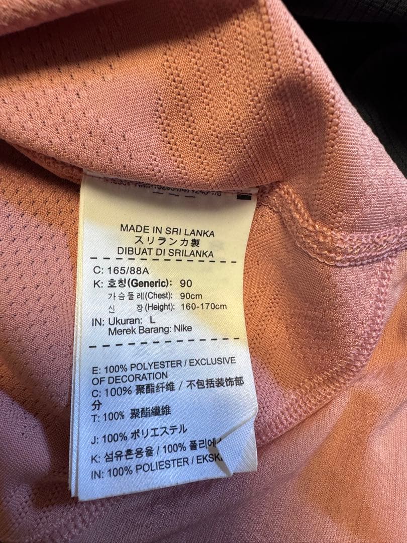NIKE 新品タグ付き レギンスとTシャツ の2点セット レディース