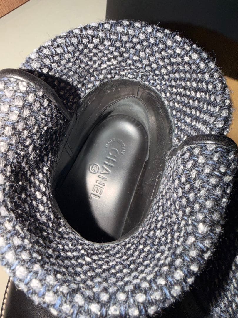 CHANEL エンジニアバックル付きブーツ ブラック/グレー