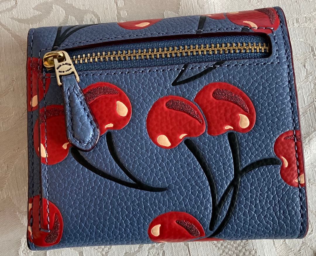 COACH チェリー柄レザー三つ折り財布