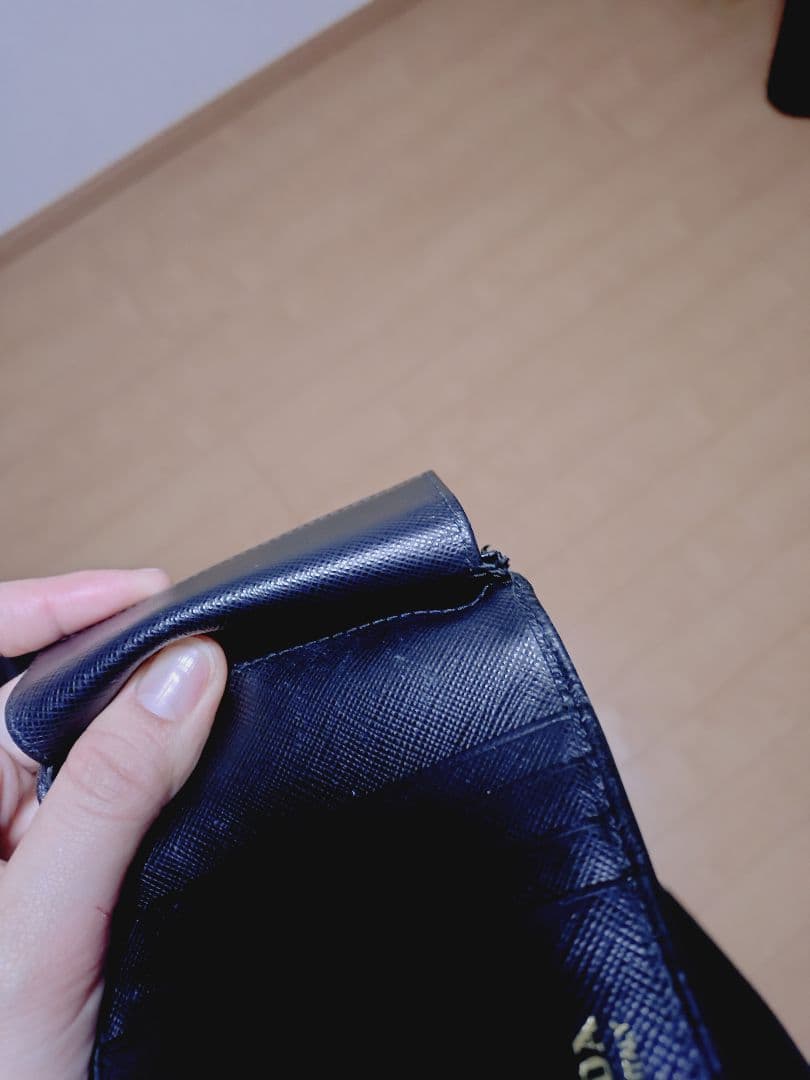 PRADA 二つ折り 財布 エピ レザー　ブラック