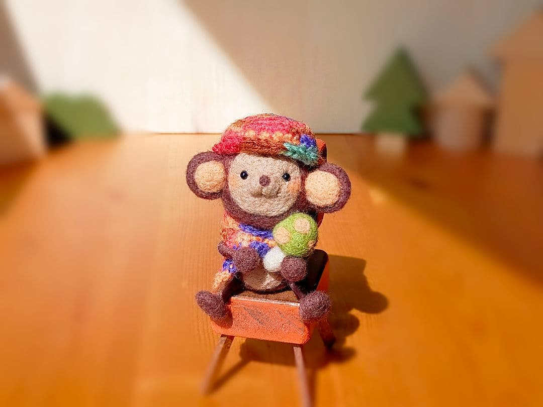 ✿羊毛フェルト✿ちっこいイスとおさるさん✿きのこ✿オレンジ✿