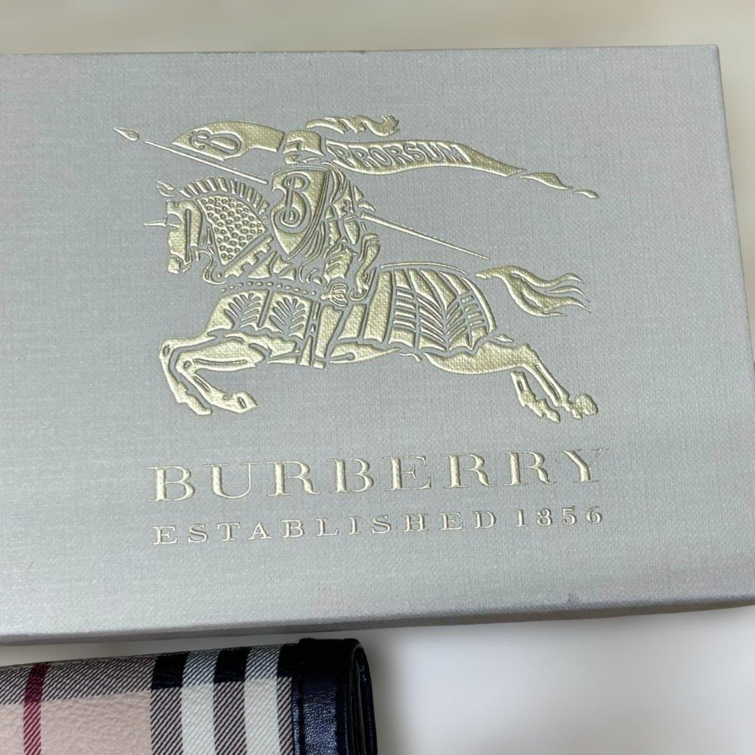 Burberry　バーバリー　ノバチェック　二つ折り財布　ブラウン　ベージュ