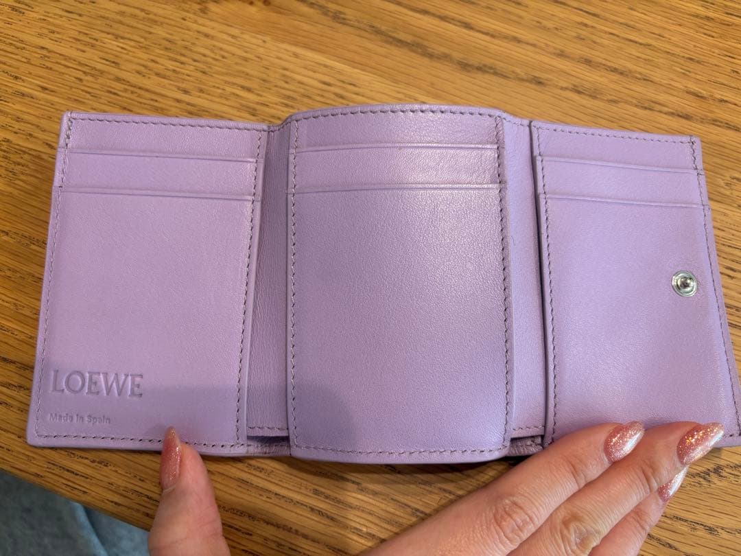 ロエベ アナグラム トライフォールドウォレット 三つ折り 財布 パープル