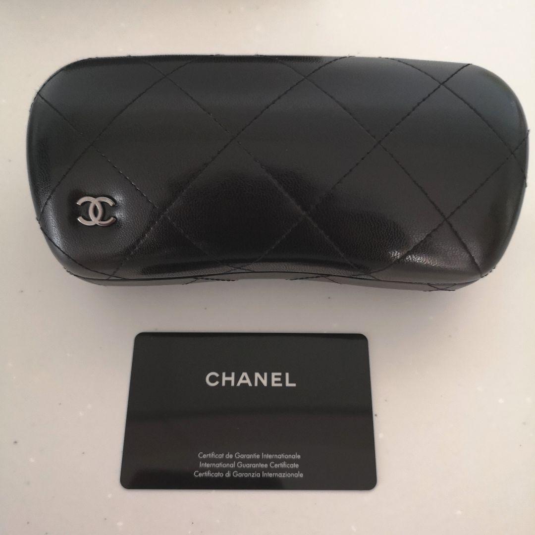 CHANEL ロゴ付き サングラス