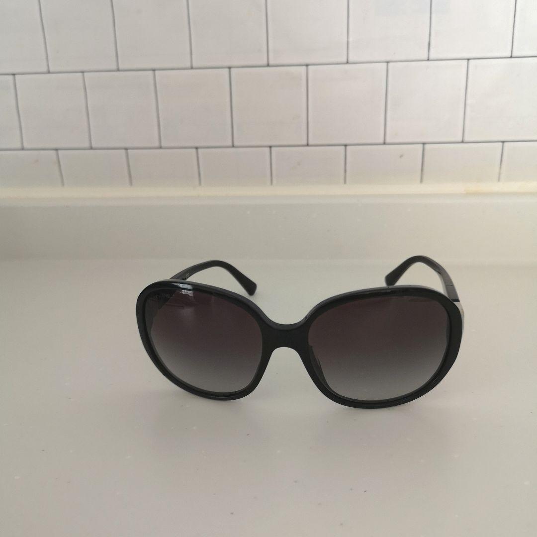 CHANEL ロゴ付き サングラス