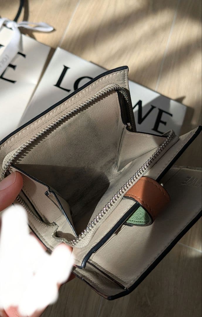 LOEWE 財布　グリーン　５日まで値下げ