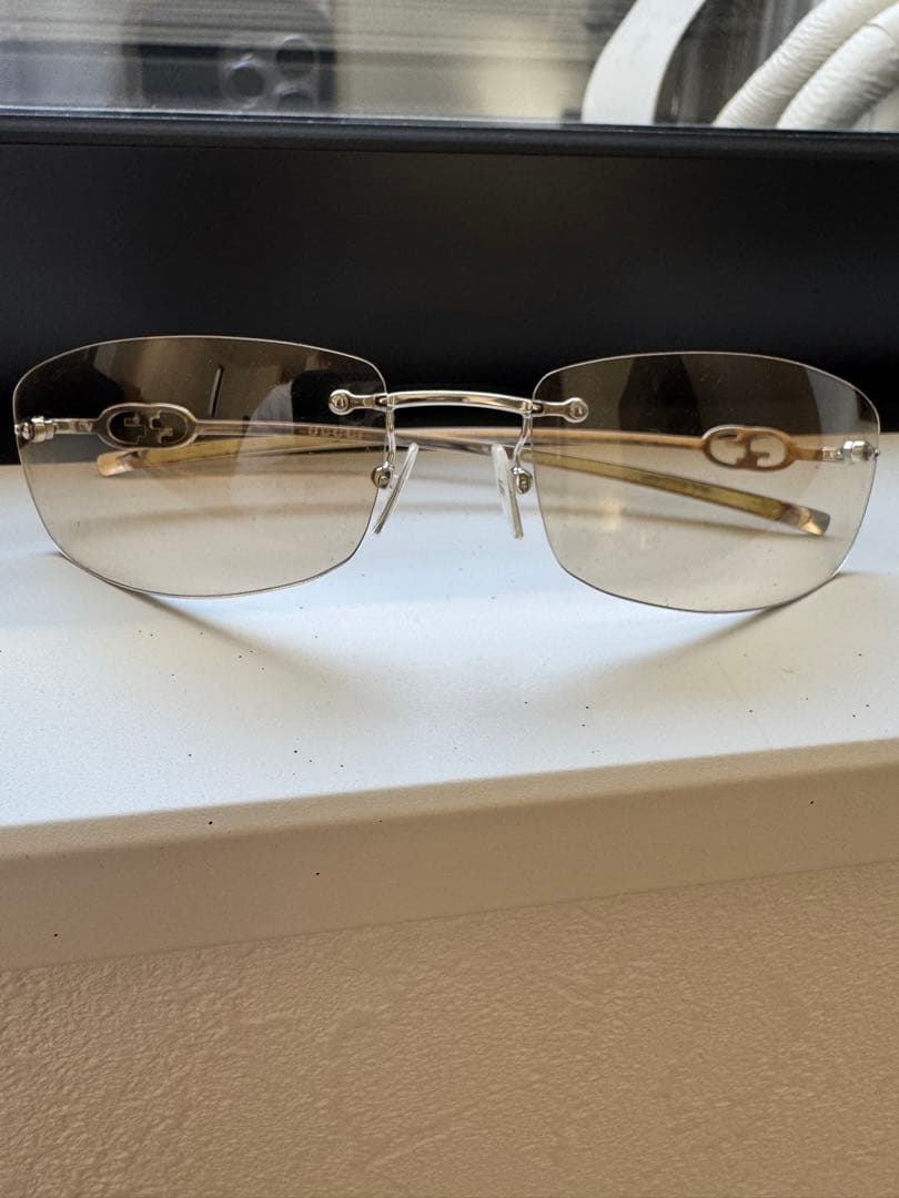 GUCCI メタルフレーム サングラス