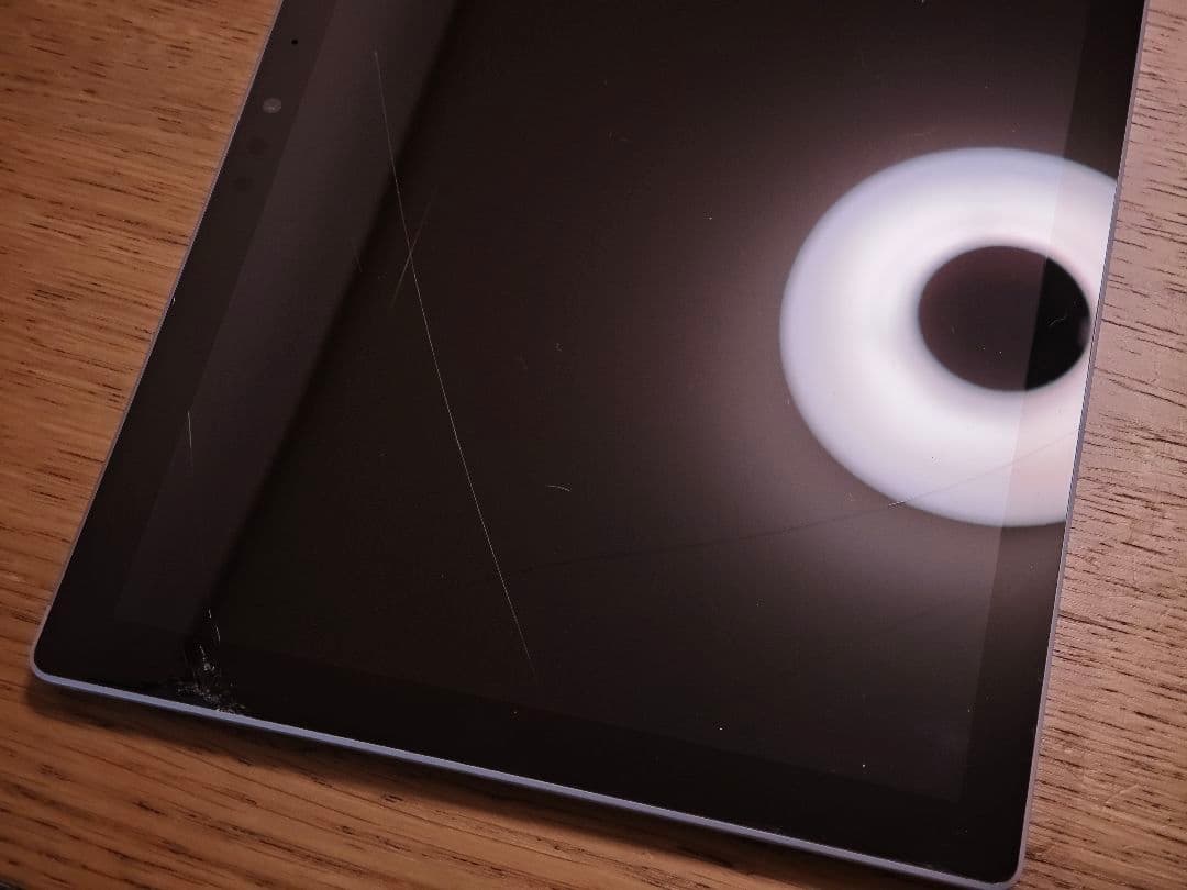 Surface Pro 5 1796 m-7Y30 画面割れ