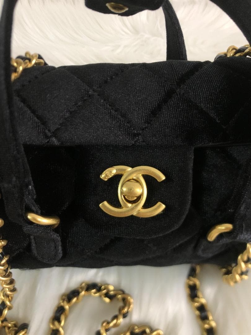 ハンドバッグ　ゴールドブランドロゴ　超美品ショルダーバッグ　未使用　レディース