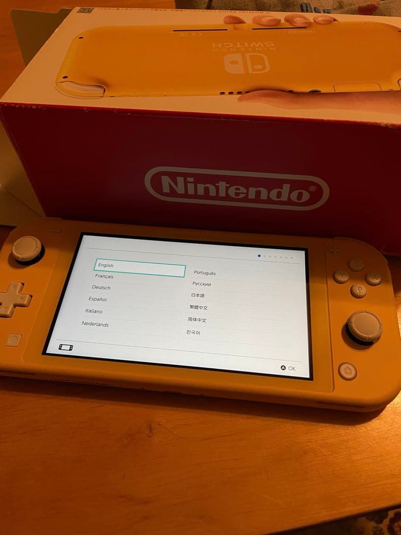 Nintendo Switch Lite イエロー 本体　充電器、外箱付き