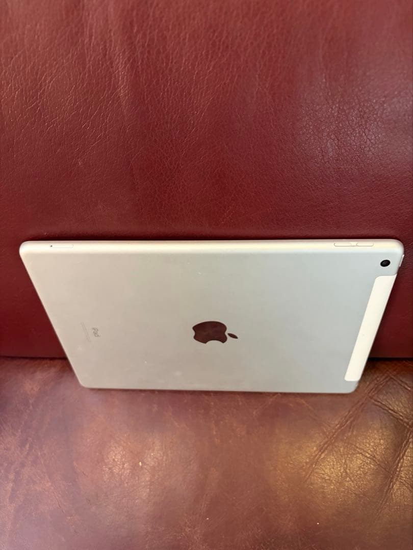 【美品】Apple iPad 8世代 32GB SIM フリー