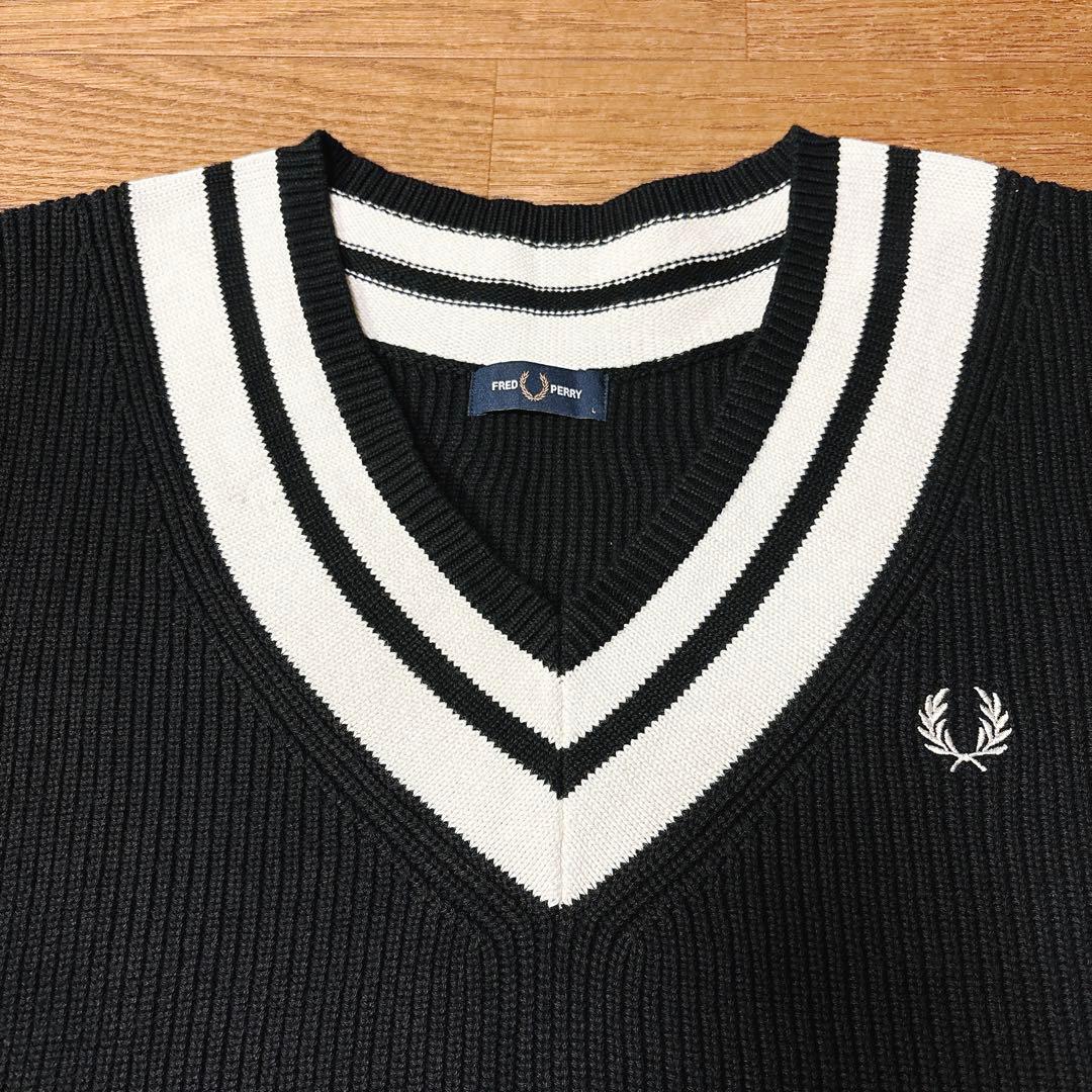 【美品】 フレッドペリー ストライプ トリム Vネック タンク ベスト 黒