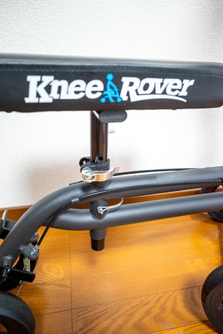 【アメリカ製】 KneeRover ニーウォーカー松葉杖の代替／折りたたみ式