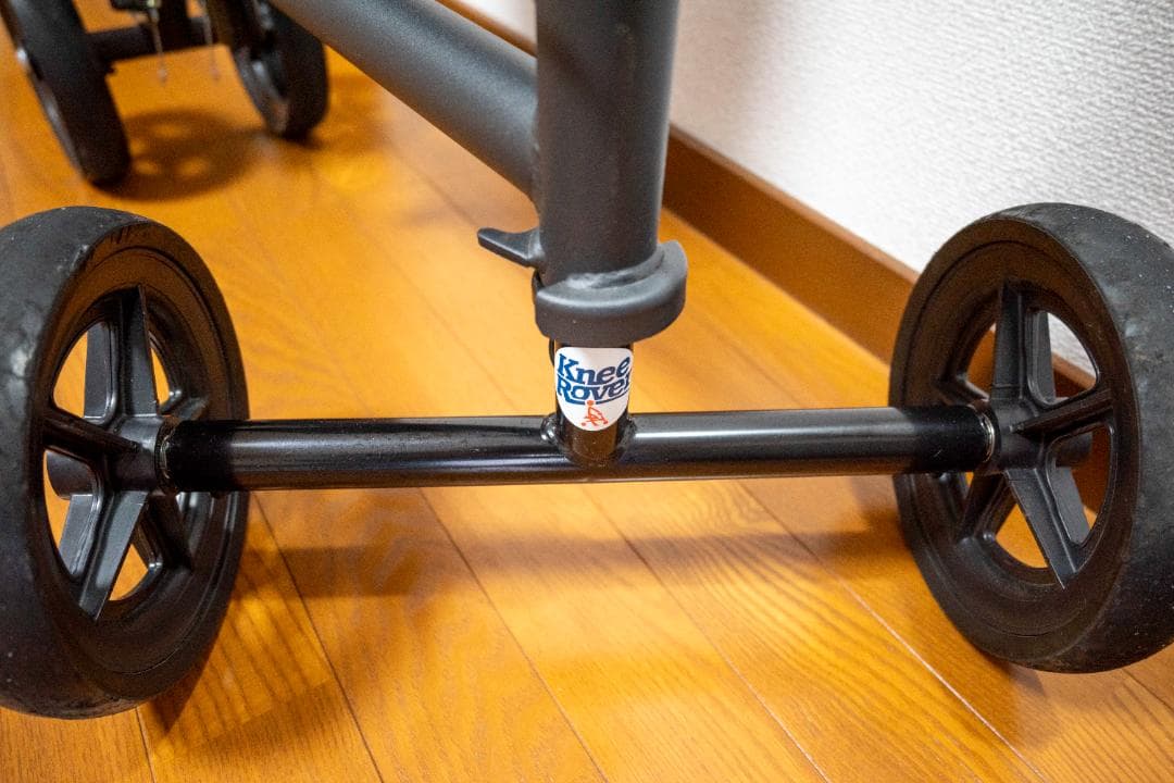 【アメリカ製】 KneeRover ニーウォーカー松葉杖の代替／折りたたみ式